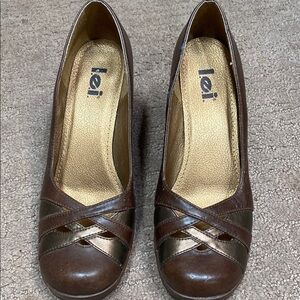 LEI Women's Brown and Gold Heels